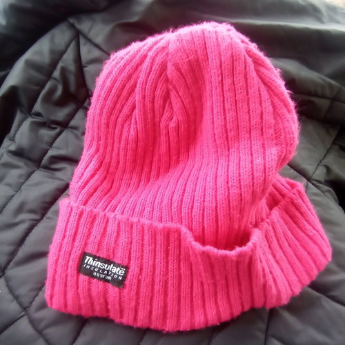 Knitted fuchsia Stamion hat with Thinsulate insulation slightly used