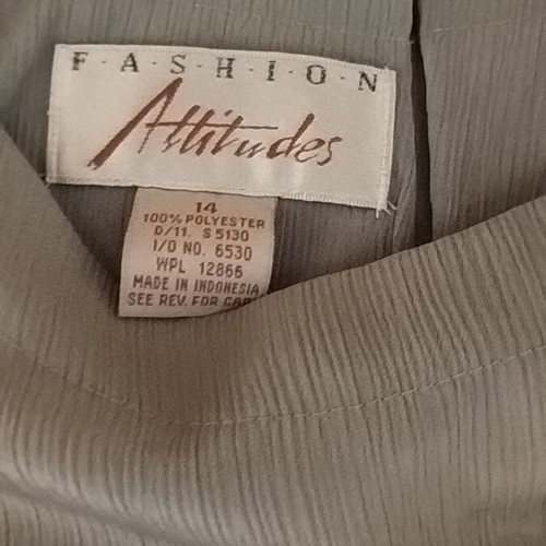 Women's blouse short sleeve size 14 like new, pistachio color
