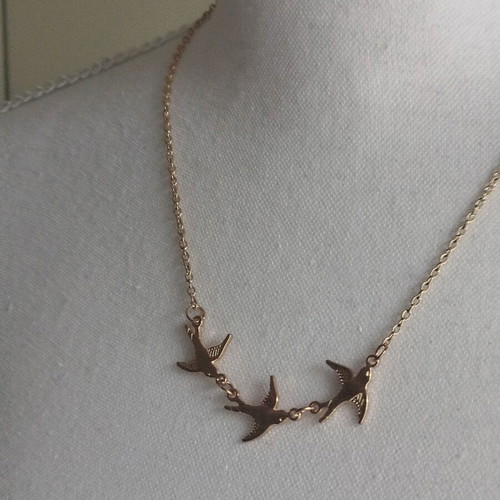 Necklace new with birds gold-colored