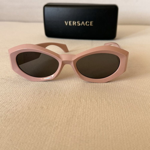 Versace VE4466U sunglasses like new, pink with Medusa detail