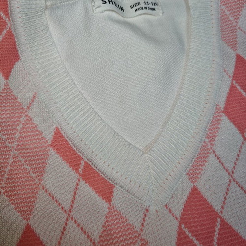 Girls' vest new, size 9 to 10 years