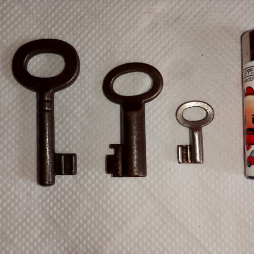 Antique keys used, pack of 3, 1920-1940, collectible