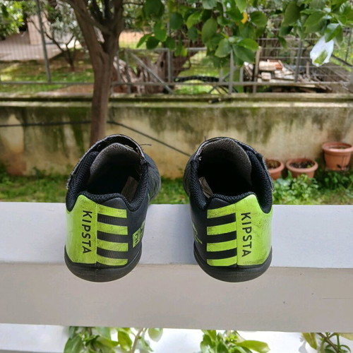 Children's football shoes used size 31 black and green