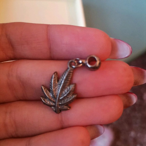 Leaf-shaped brass motif jewelry like new