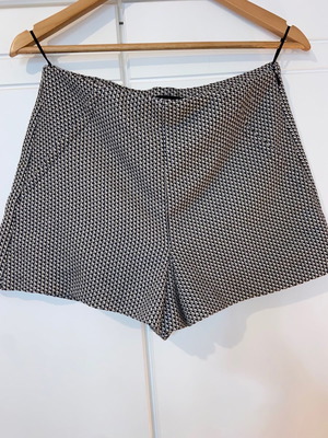 Σορτς Zara medium μεταχειρισμένο με όψη φούστας και φερμουάρ στο πλάι