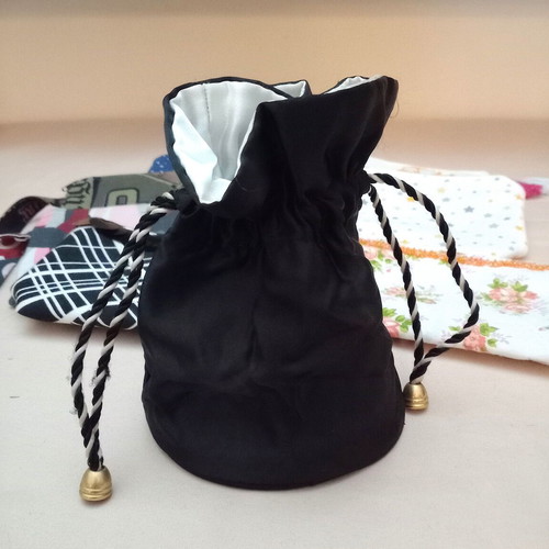 Set of 7 toiletry bags and 1 black satin pouch new, multicolored