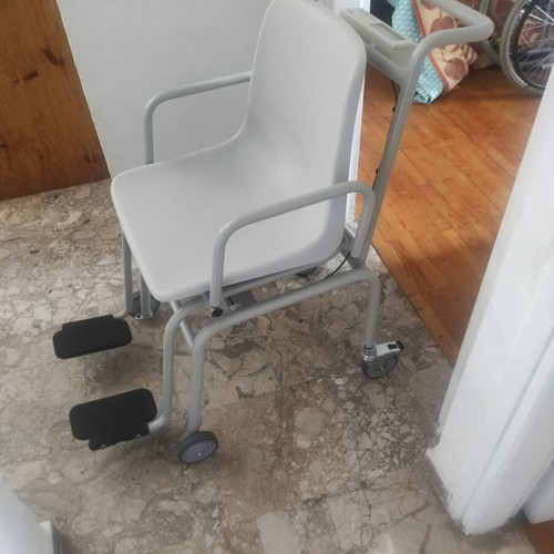 SECA Professional Scale Chair like new for mobility impaired