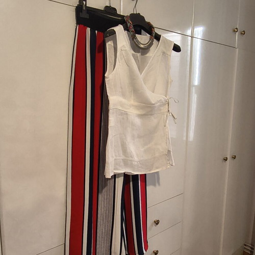 Linen sleeveless top and striped palazzo pants set, blue and red