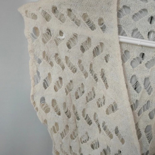 Beige knitted cardigan with openwork pattern and belt like new