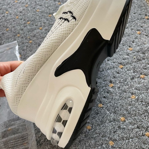 Chunky sneakers with embroidery like new, soft insole