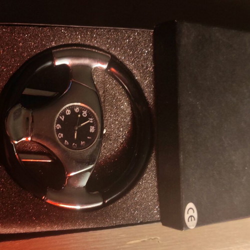Clock shaped like a steering wheel with stand like new