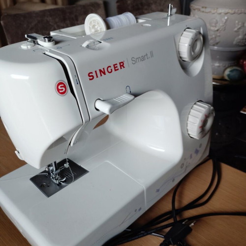 Singer sewing machine like new
