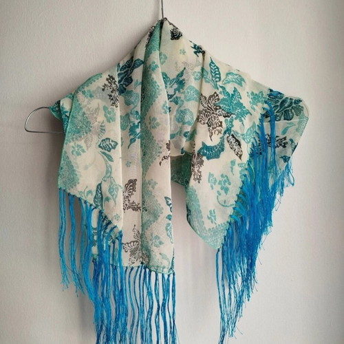 Sarong scarf like new with batik technique, floral patterns and fringes
