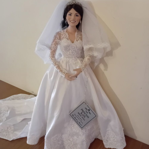 Danbury Mind Princess Kate porcelain doll new in wedding dress