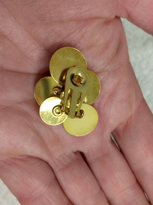 Button earrings new in gold and silver, two pairs