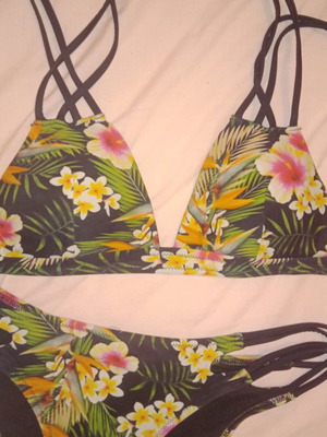 Exotic print bikini like new, size M, colorful