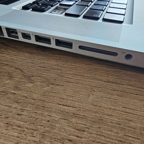 MacBook Pro 15.4" Mid 2009 used, 2.66GHz Core 2 Duo, 4GB RAM, 320GB HDD no battery