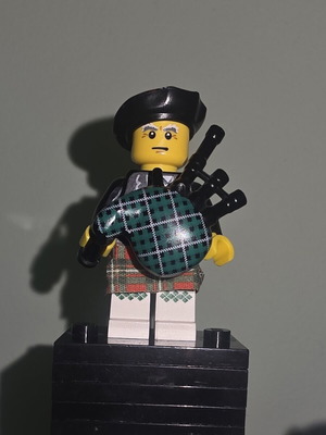 Lego CMF Minifigure Series 7 Bagpiper used, complete set with stand