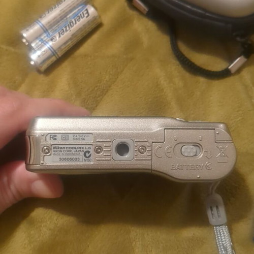 Nikon Coolpix L6 camera with 128MB memory card and case