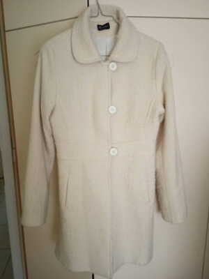 Ysatis coat in cream color like new, size S