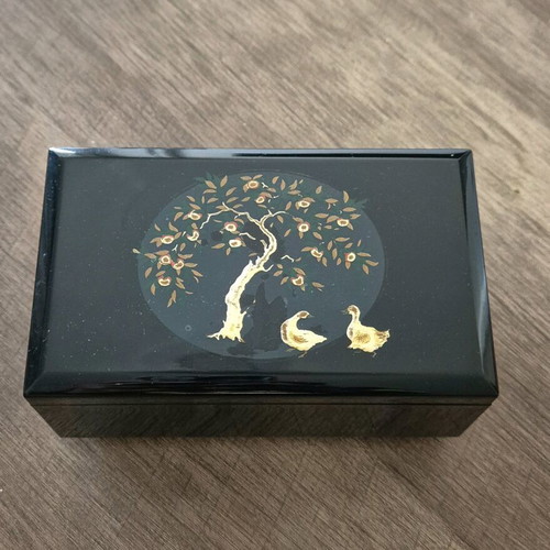 Vintage Japanese music box jewelry case in black lacquer like new