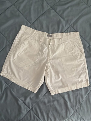 Women's white shorts, size M