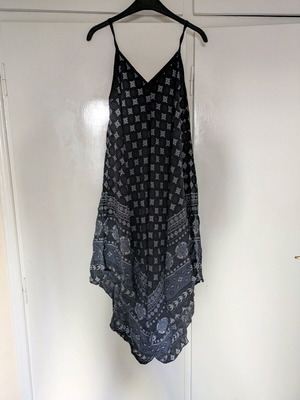 Dress like new, airy, one size fits S, M, L