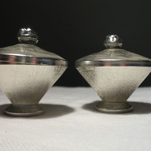 Pair of small metal jars like new