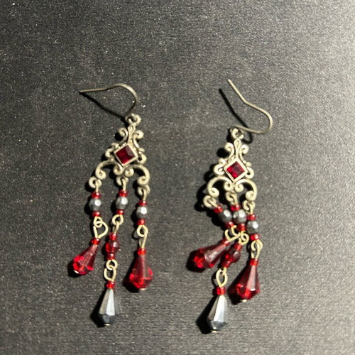 Boho earrings like new with red stones