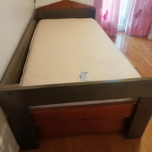 Laro single bed with mattress and extra bed with mattress, like new