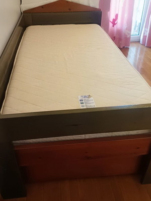 Laro single bed with mattress and extra bed with mattress, like new