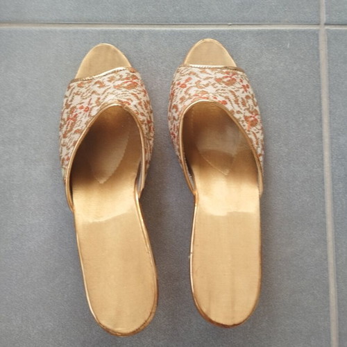 Vintage gold brocade mules size 39 like new, 6cm heel