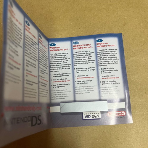 Super Mario Kart DS game with all inserts and VIP card