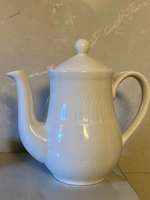 Chateau Valmont porcelain teapot new, French