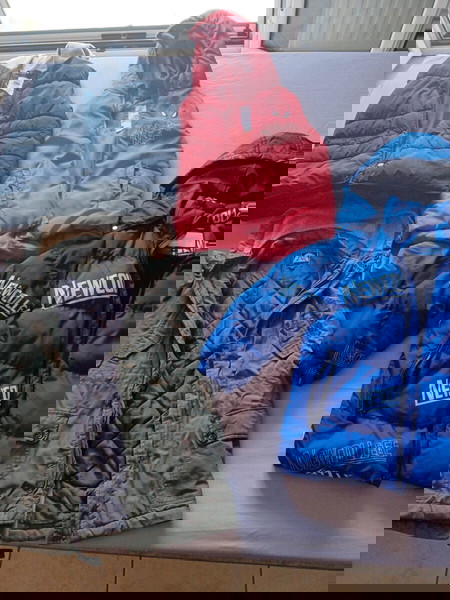 2 μπουφαν κ δύο μπουφανακια αμάνικα μόνο για σημερα τιμή πακέτου 10 ευρω