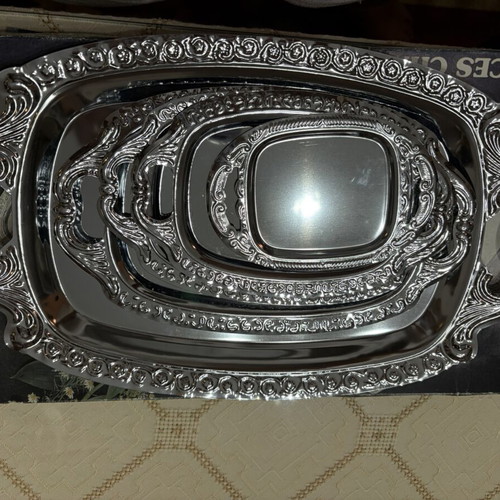 Metal serving trays