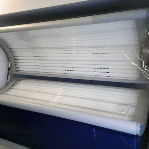 Ultrasun E4 Professional Floor Tanning Bed like new, 32 lamps
