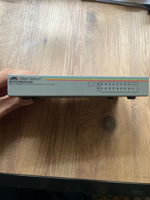 Allied Telesis AT-FS709EFC/SC switch σαν καινούργιο, 8 θυρών 10Base-T/100Base-TX