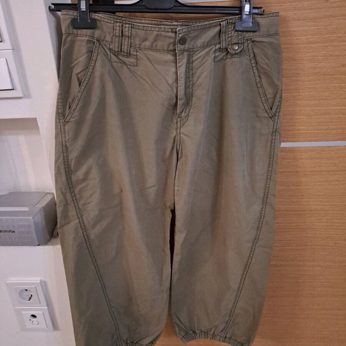 H&M Capri pants like new, khaki color, size M