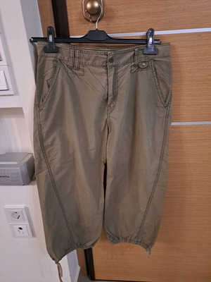 H&M Capri pants like new, khaki color, size M