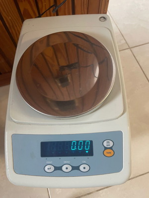 Scale like new