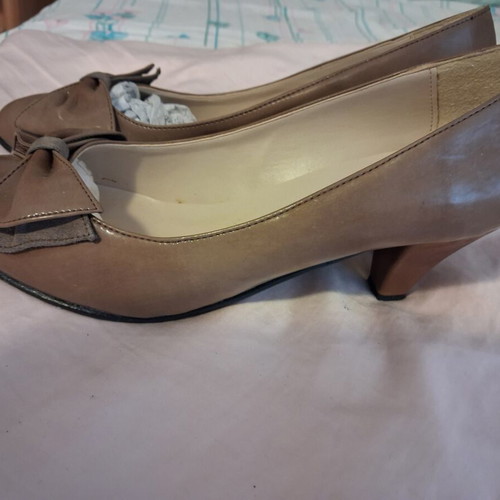 Pumps size 40 beige like new