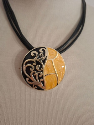 Round women's necklace like new, one size, black and yellow