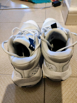 Under Armour Jet 23 χαμηλά μπασκετικά μεταχειρισμένα λευκά νούμερο 42