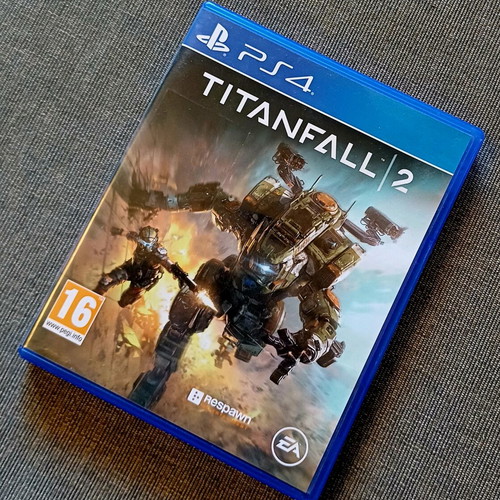 Titanfall 2 PS4 game used, complete and in excellent condition
