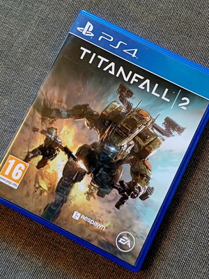 Titanfall 2 PS4 game used, complete and in excellent condition