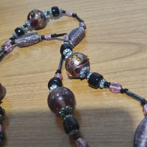 Murano stone necklace like new, pink and purple