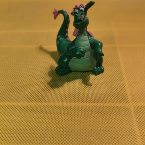 Elliot dragon figure