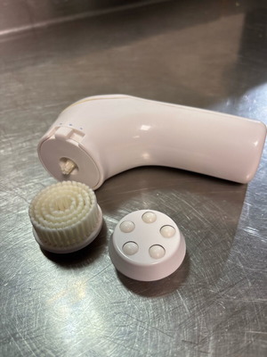 Facial massager lightly used