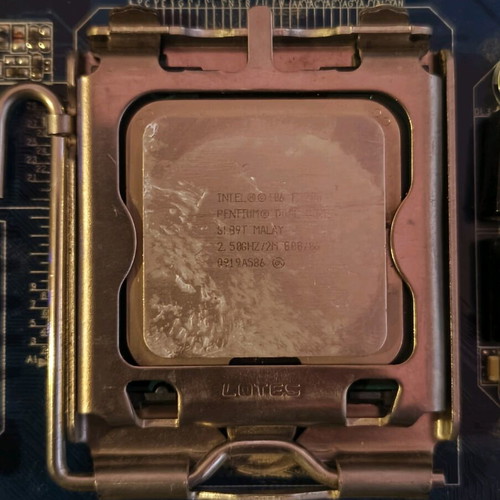 Motherboard with Intel Pentium Dual Core, 1GB RAM and stock cooler used